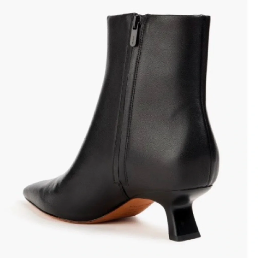 Vince Billy Pointed Toe Leather Ankle Boots 9